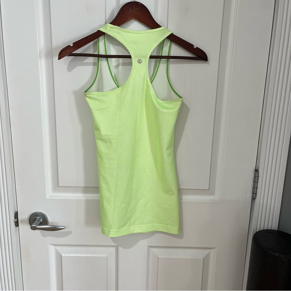 Lululemon green with polka dots. No size tag see measurements - Picture 4 of 6